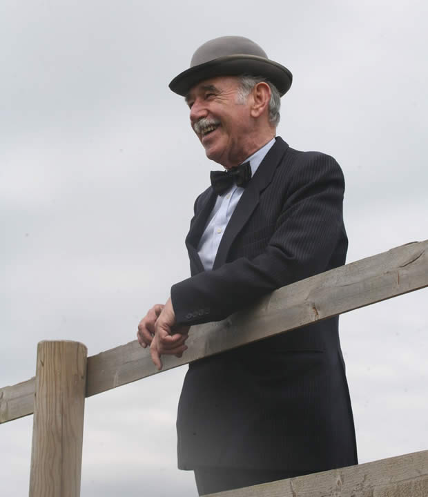 Meet Frank Grunnill, one of the most recognisable sights on showjumping's British and European circuits with his trademark bowler hat, bow-tie and three-piece suit.
